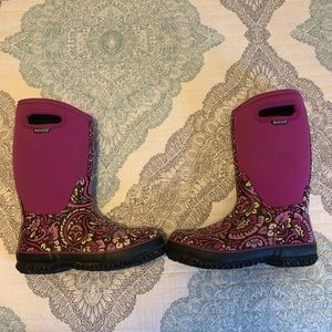 Bogs. Sz 4 excellent condition.